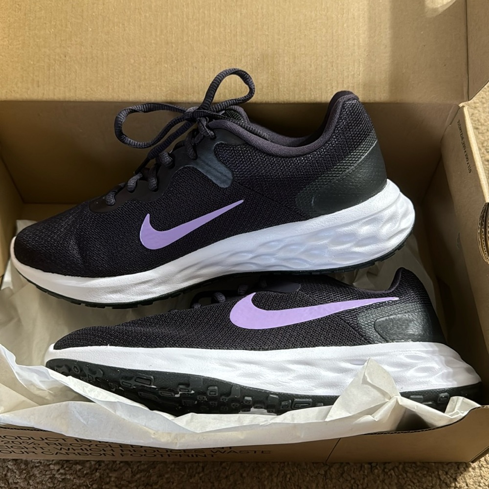 Nike Revolution 6 Sneakers
